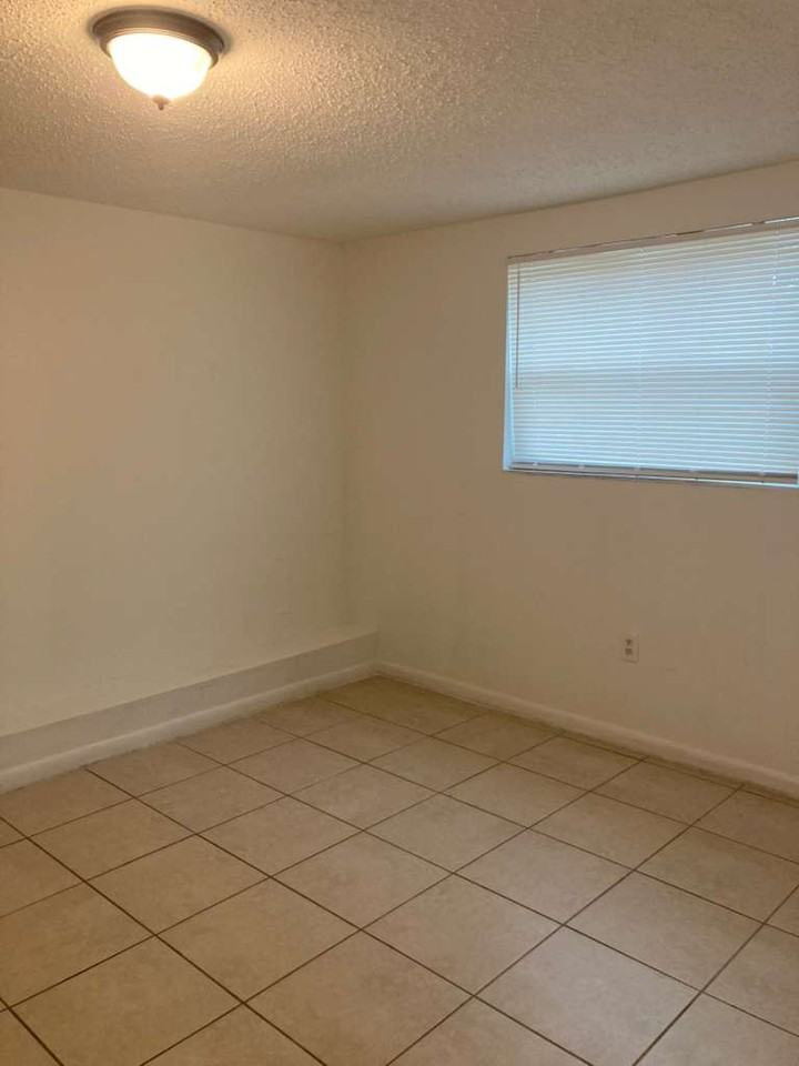 1501 E 142nd Ave - Photo 4 of 4