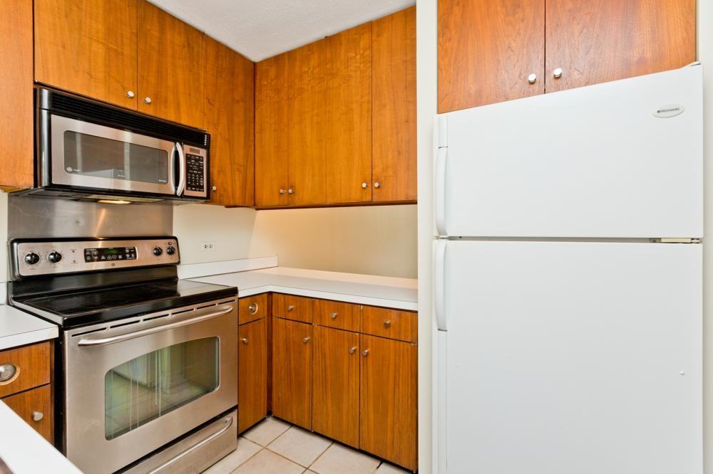 588 W Hawthorne Pl - Photo 4 of 10