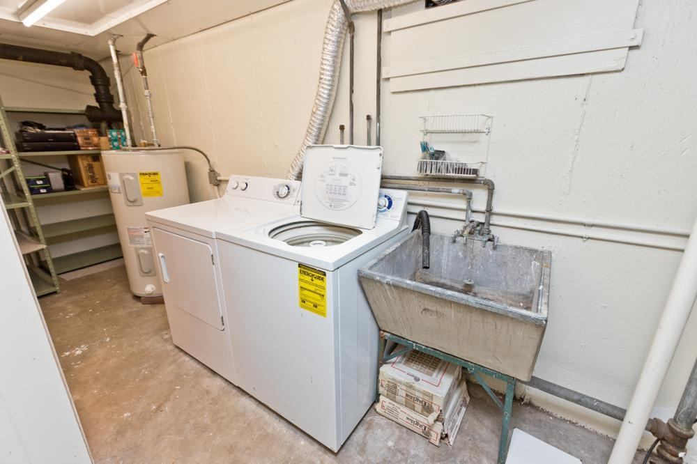 588 W Hawthorne Pl - Photo 5 of 10