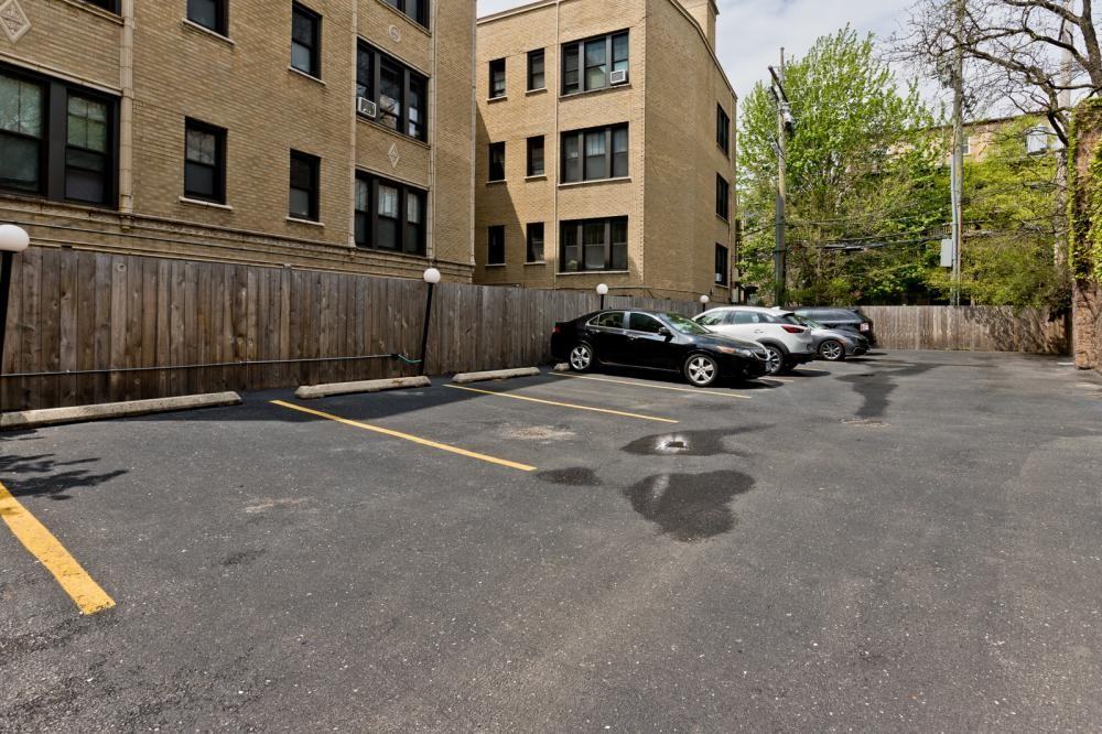 588 W Hawthorne Pl - Photo 7 of 10