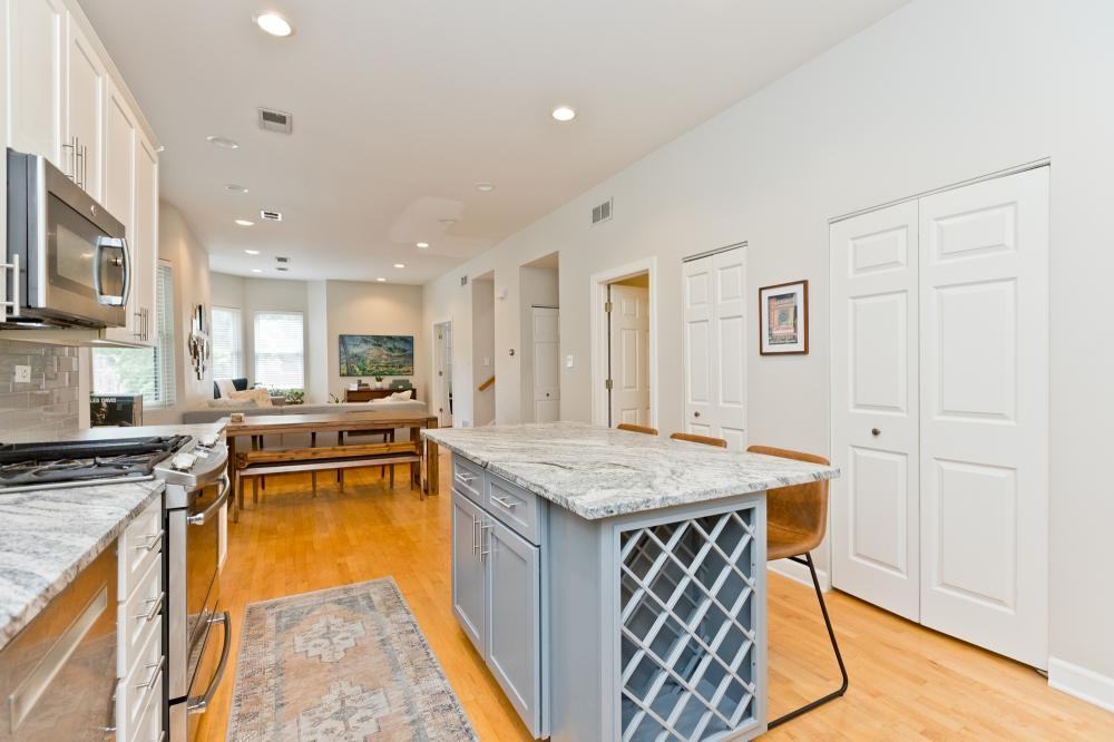 3656 N Paulina St - Photo 3 of 10