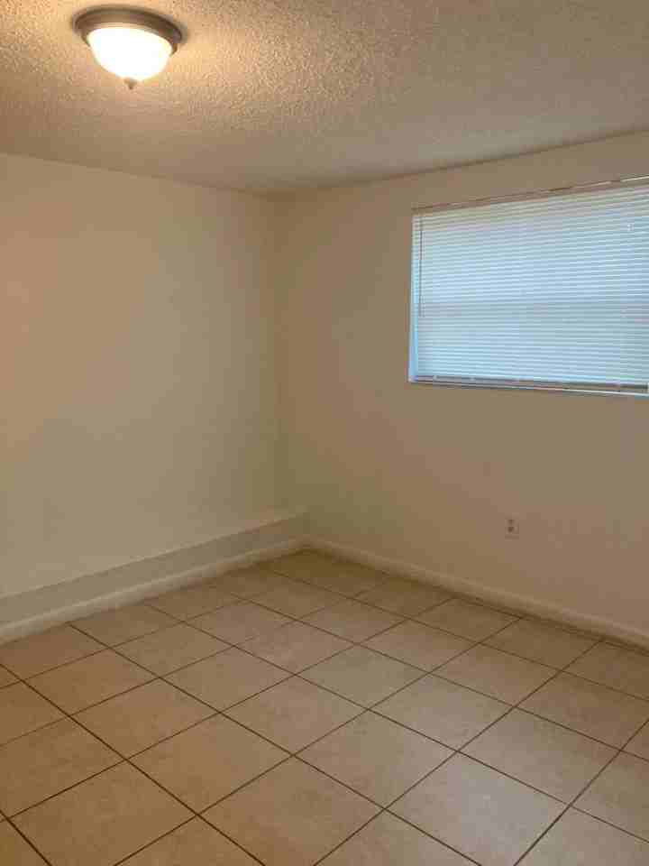 14003 N 15th St - Photo 4 of 4