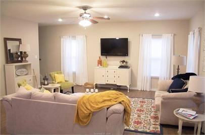 1606 Park Place - Photo 4 of 10