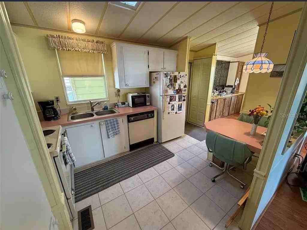 1532 W Schwartz Blvd #1532 - Photo 2 of 8