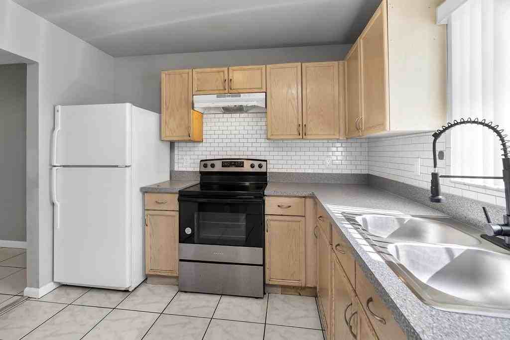 915 S N St #915 - Photo 6 of 24