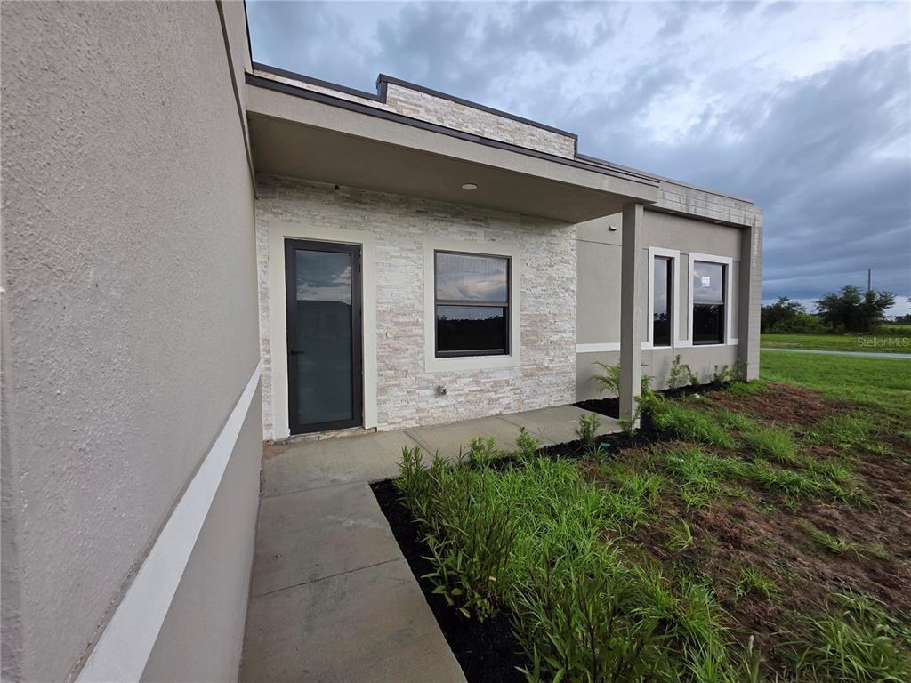 1324 Ne 18th Ter #1324 - Photo 2 of 5