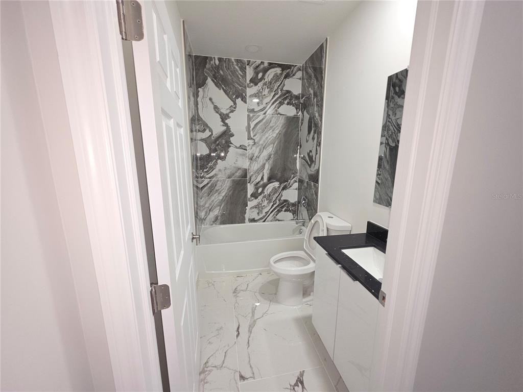 1324 Ne 18th Ter #1324 - Photo 5 of 5