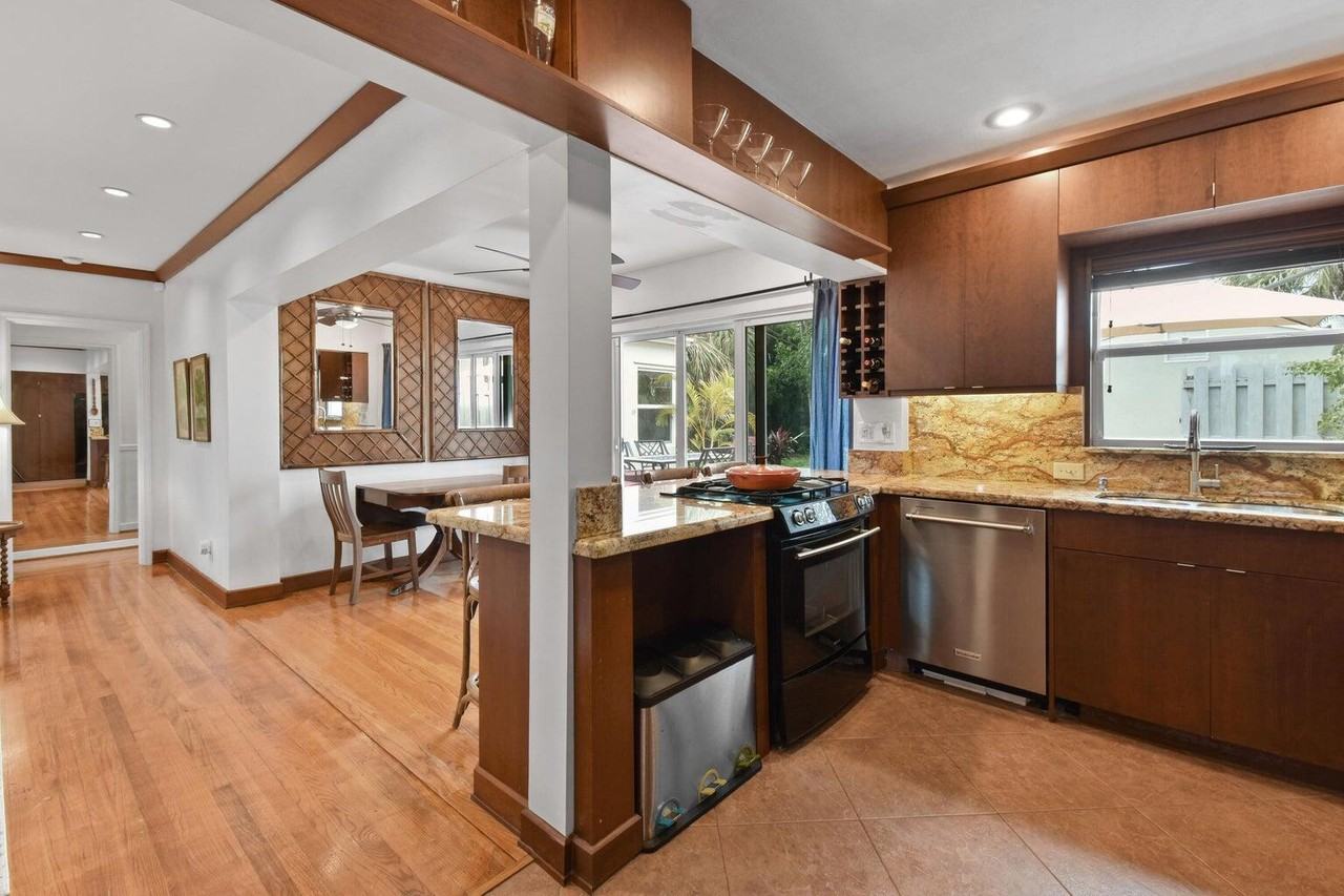 1219 N Lakeside Dr #1219