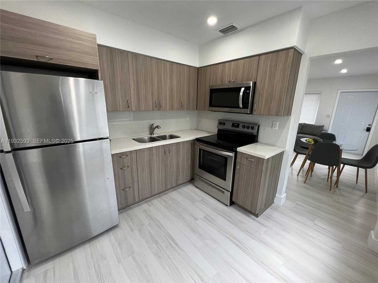 1910 Thomas St #1910-12 - Photo 2 of 10