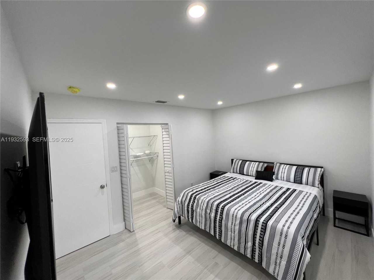 1910 Thomas St #1910-12 - Photo 6 of 10