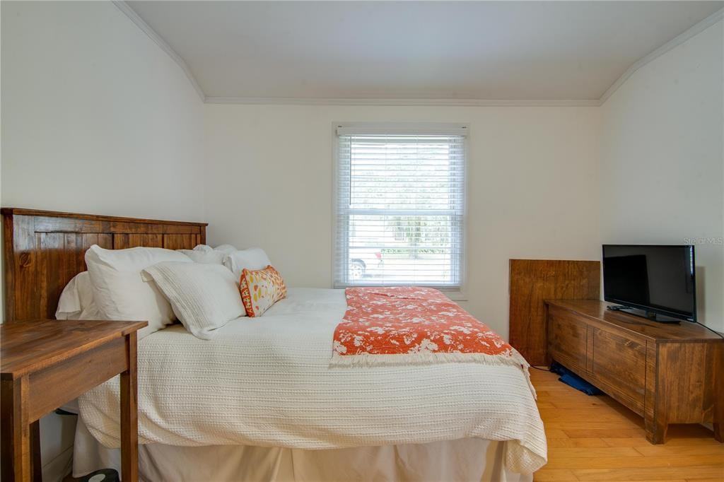 407 Ne 8th St #407 - Photo 3 of 32