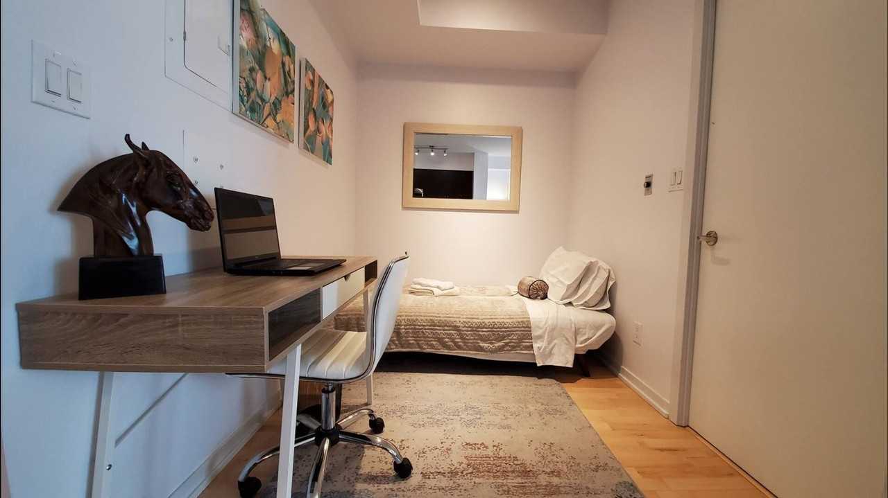 55 Bremner Blvd - Photo 4 of 10