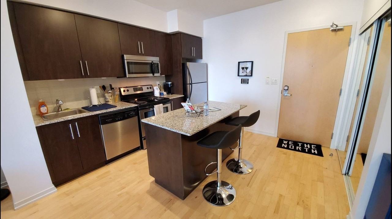 55 Bremner Blvd - Photo 6 of 10