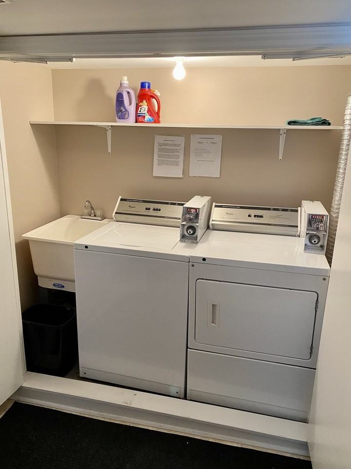 282 Poyntz Ave - Photo 7 of 9