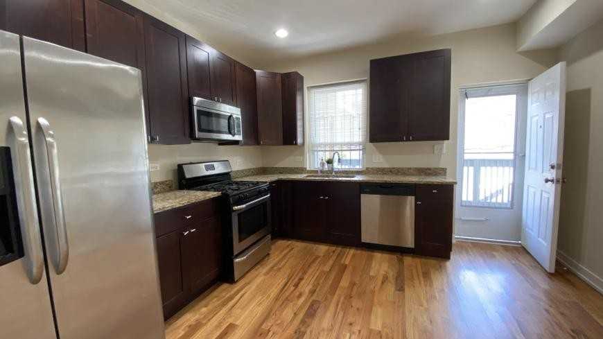 2986 N Elston Ave - Photo 2 of 10