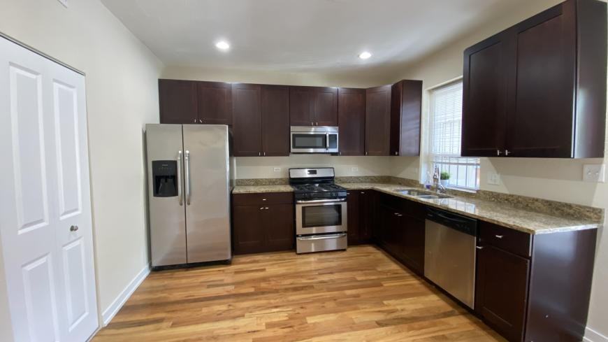 2986 N Elston Ave - Photo 3 of 10