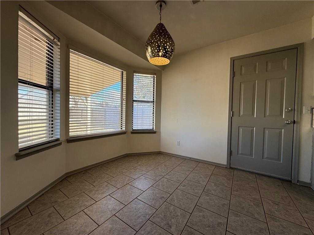 350 E Margaret Pl - Photo 7 of 23