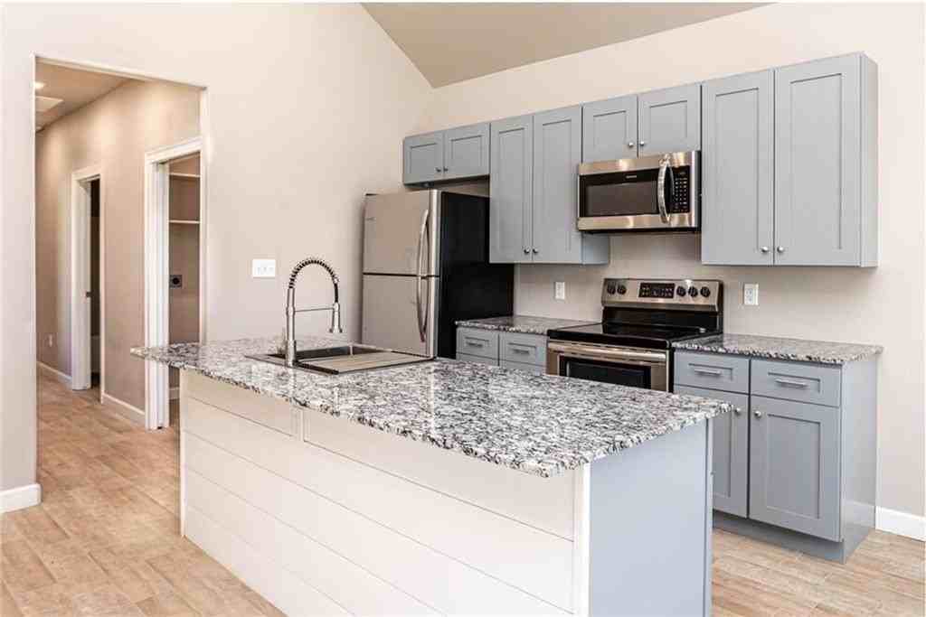 915 Valley Oaks Ln - Photo 5 of 25