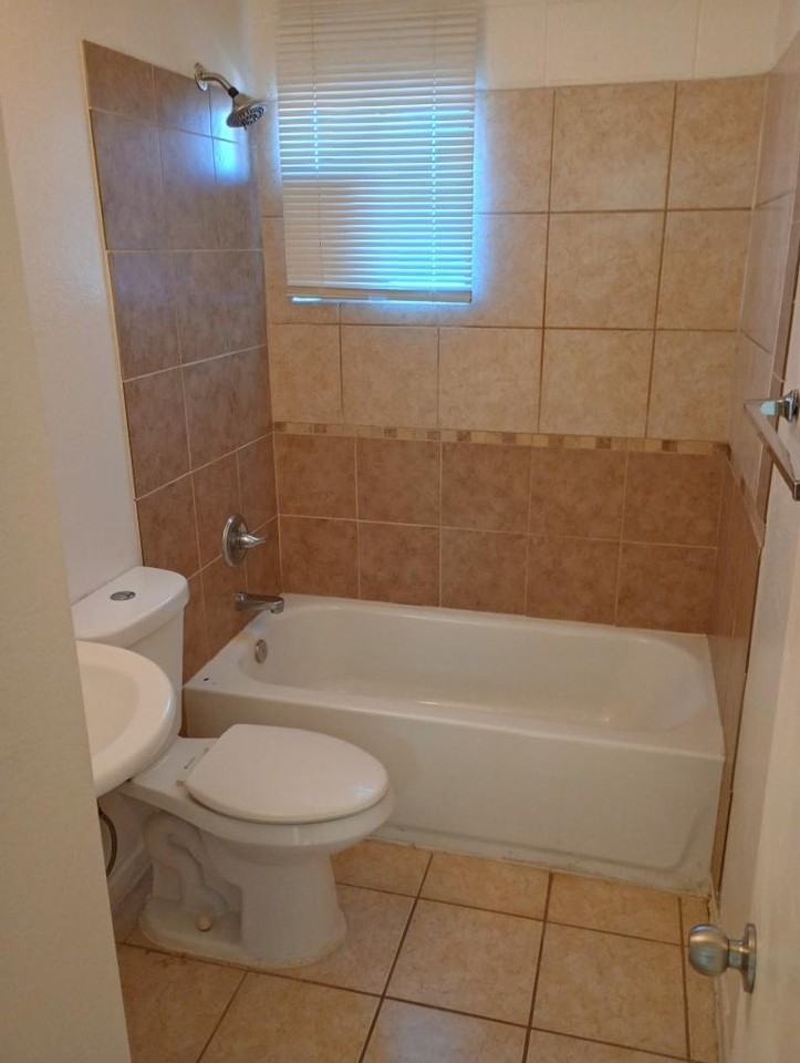 401 N D St - Photo 2 of 6