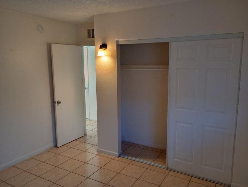 401 N D St - Photo 3 of 6