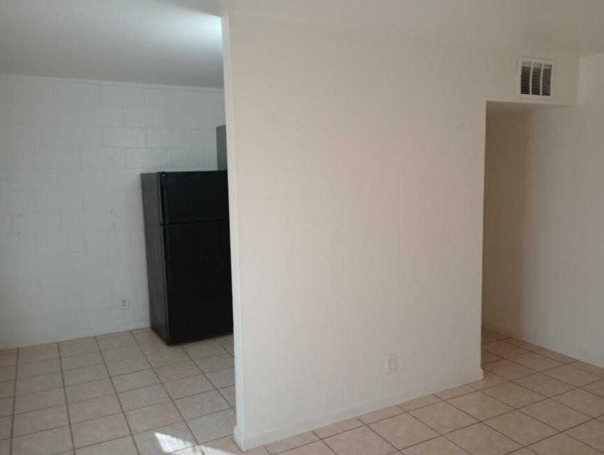 401 N D St - Photo 5 of 6