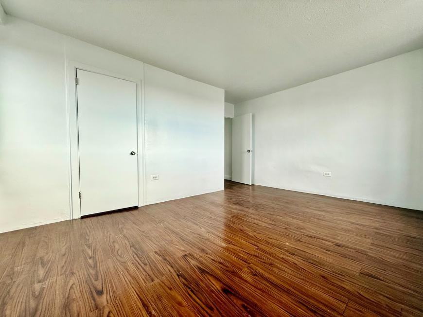 875 Boynton Ave - Photo 5 of 10