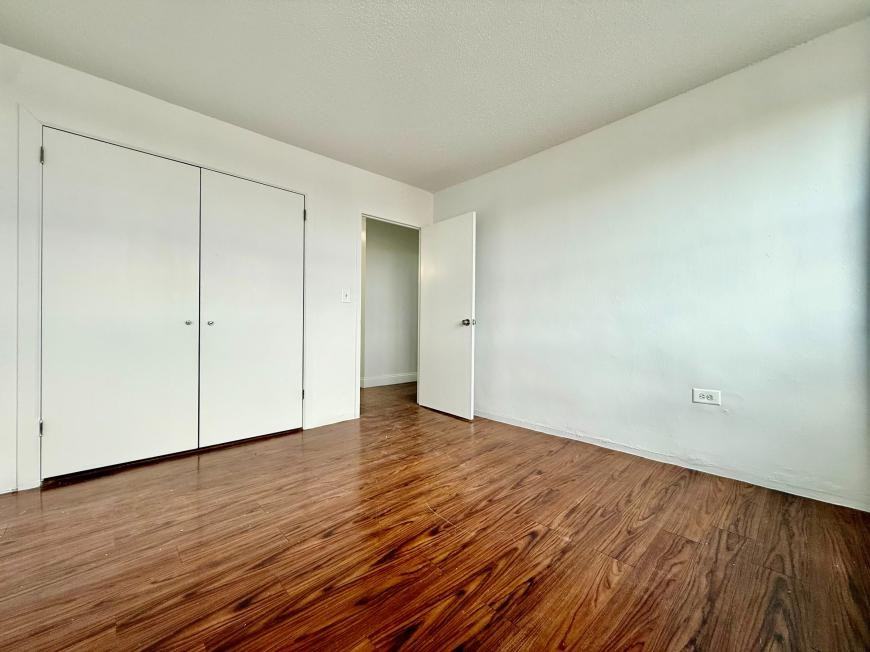 875 Boynton Ave - Photo 7 of 10