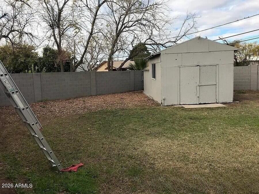 8238 W Monroe St - Photo 5 of 31