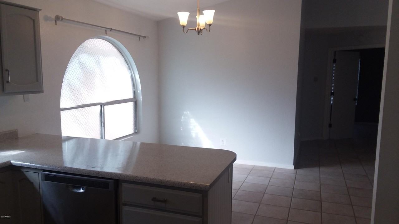 2910 E Brookwood Ct - Photo 3 of 14