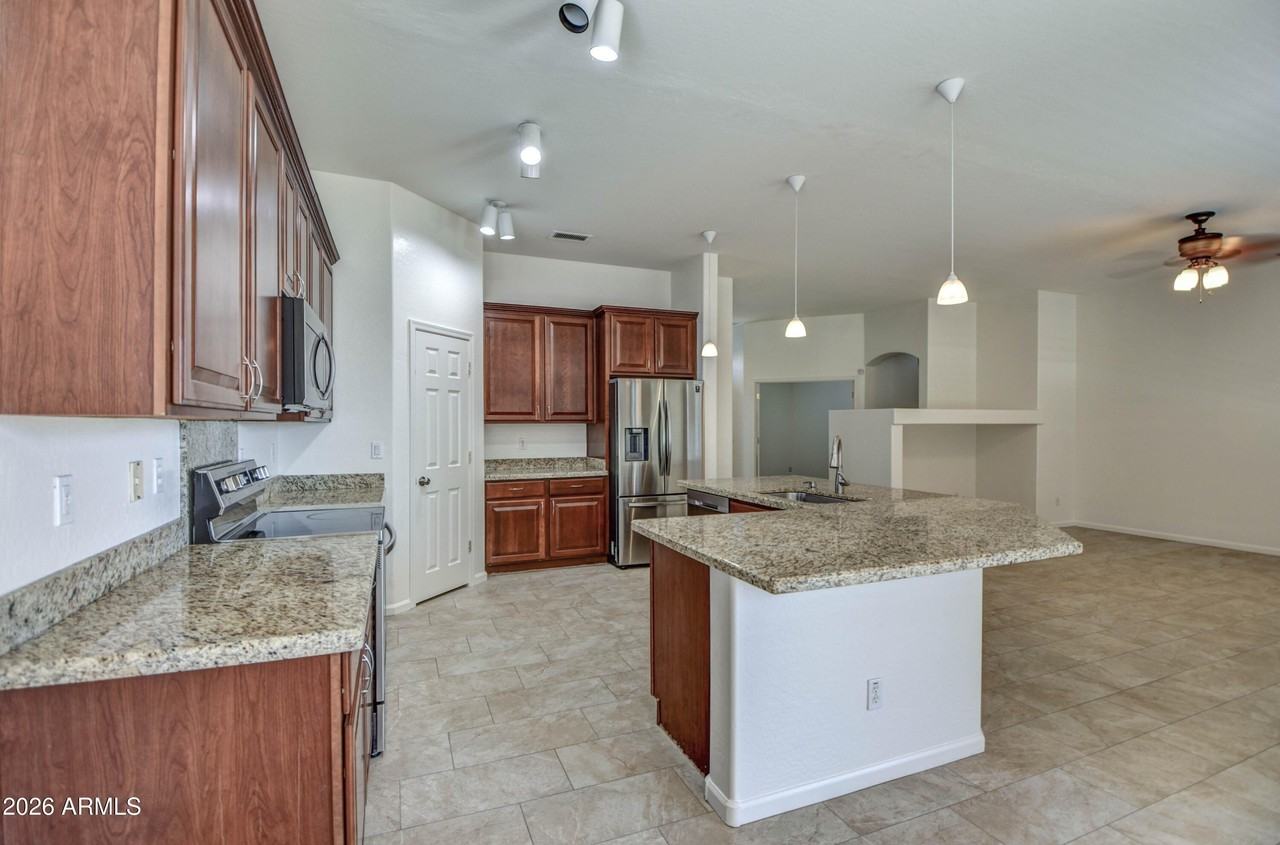 18431 E Celtic Manor Dr - Photo 5 of 23