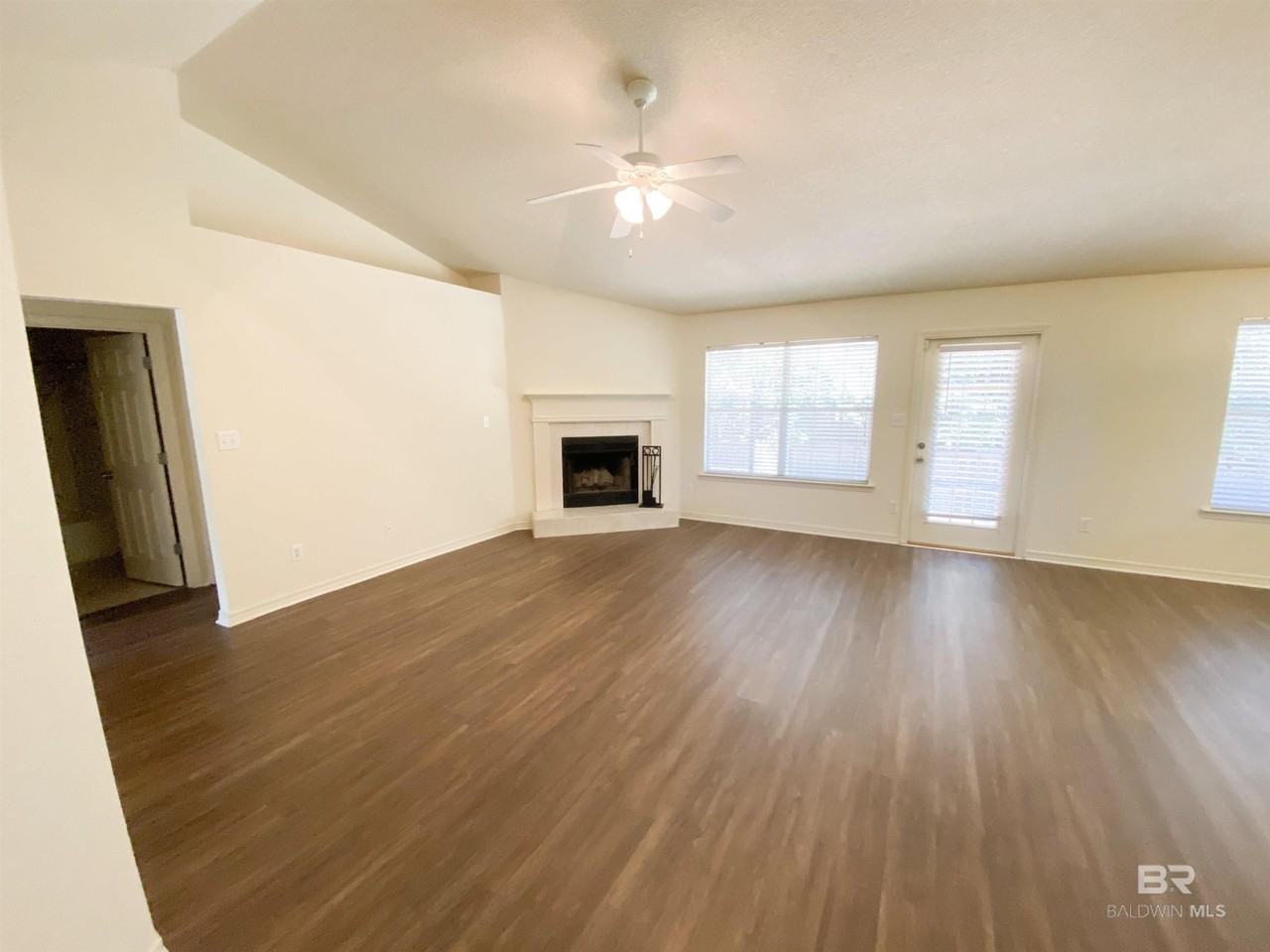 11801 Balsam Ct - Photo 3 of 23