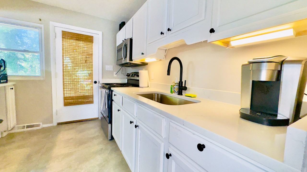 W Maynard Ave - Photo 5 of 10