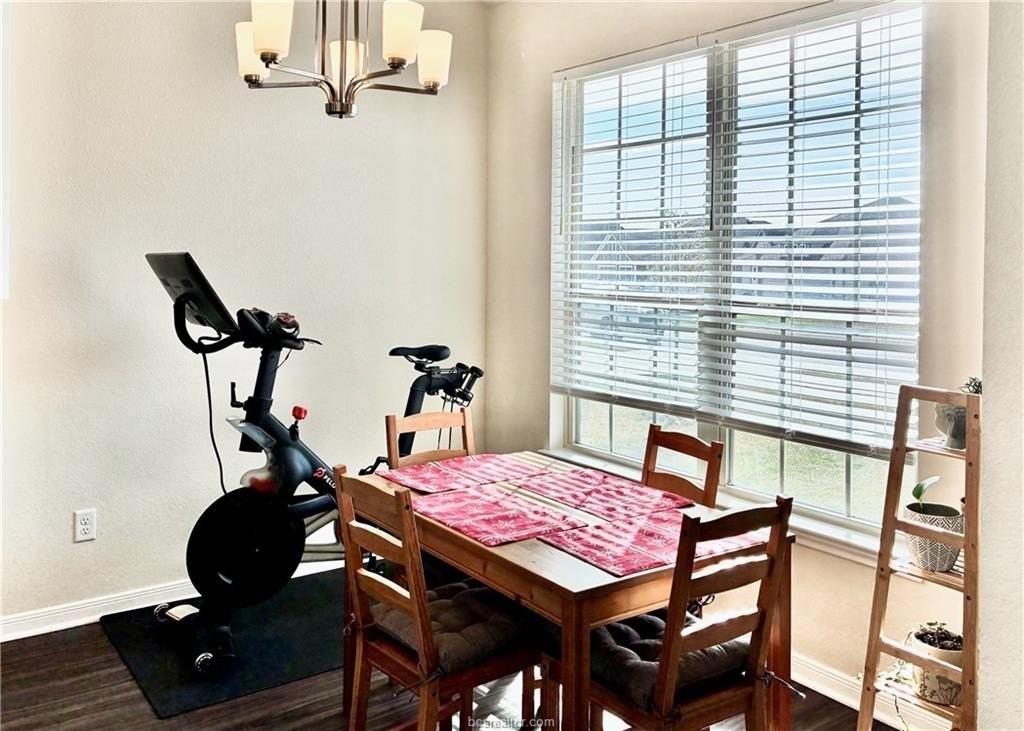 2046 Theresa Dr - Photo 3 of 21