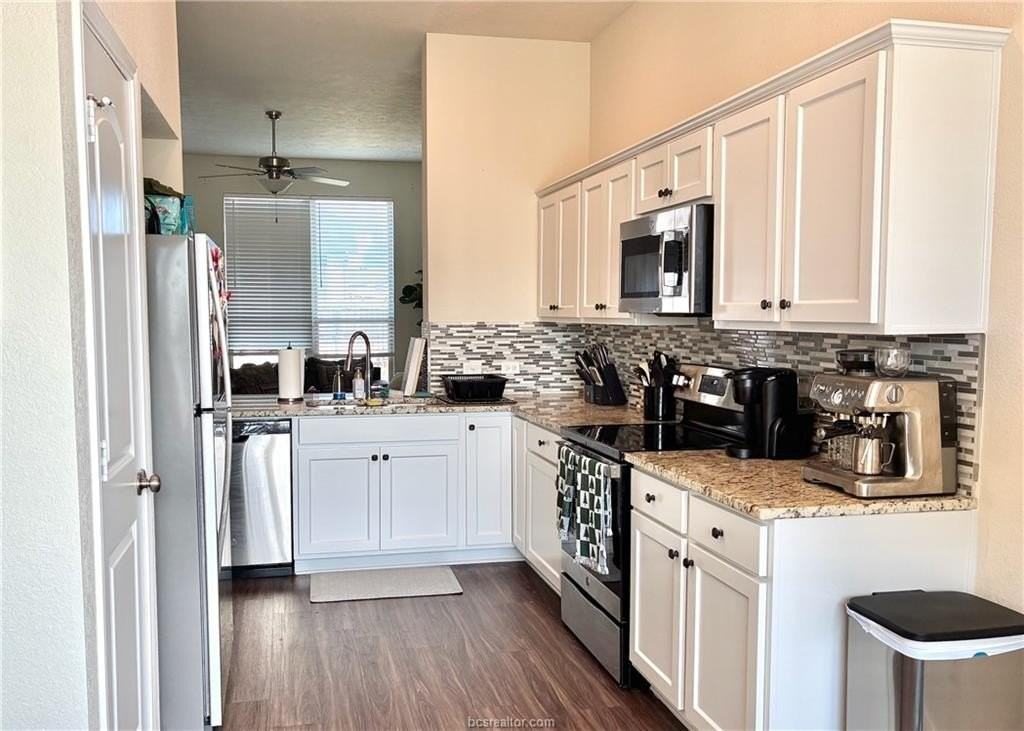 2046 Theresa Dr - Photo 4 of 21