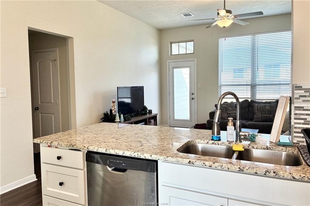 2046 Theresa Dr - Photo 7 of 21