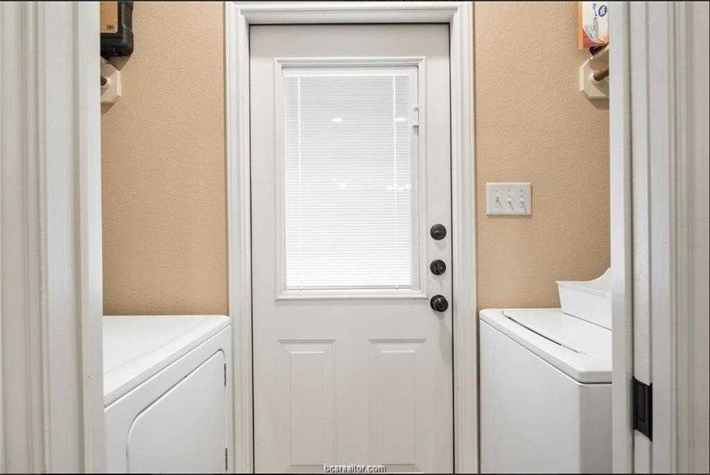 3333 Airborne Ave - Photo 6 of 12