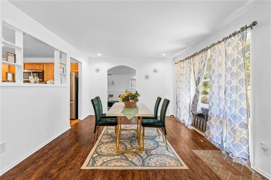 271 Crockett Dr - Photo 2 of 15