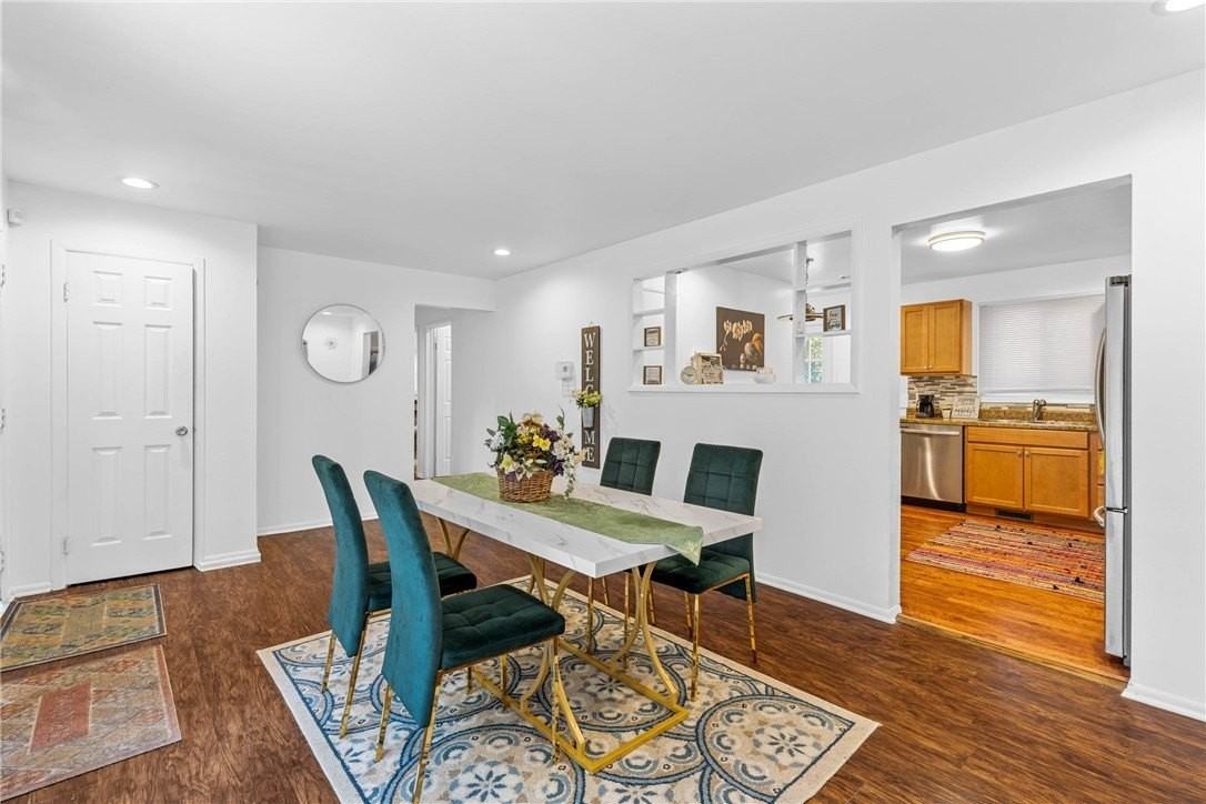 271 Crockett Dr - Photo 3 of 15