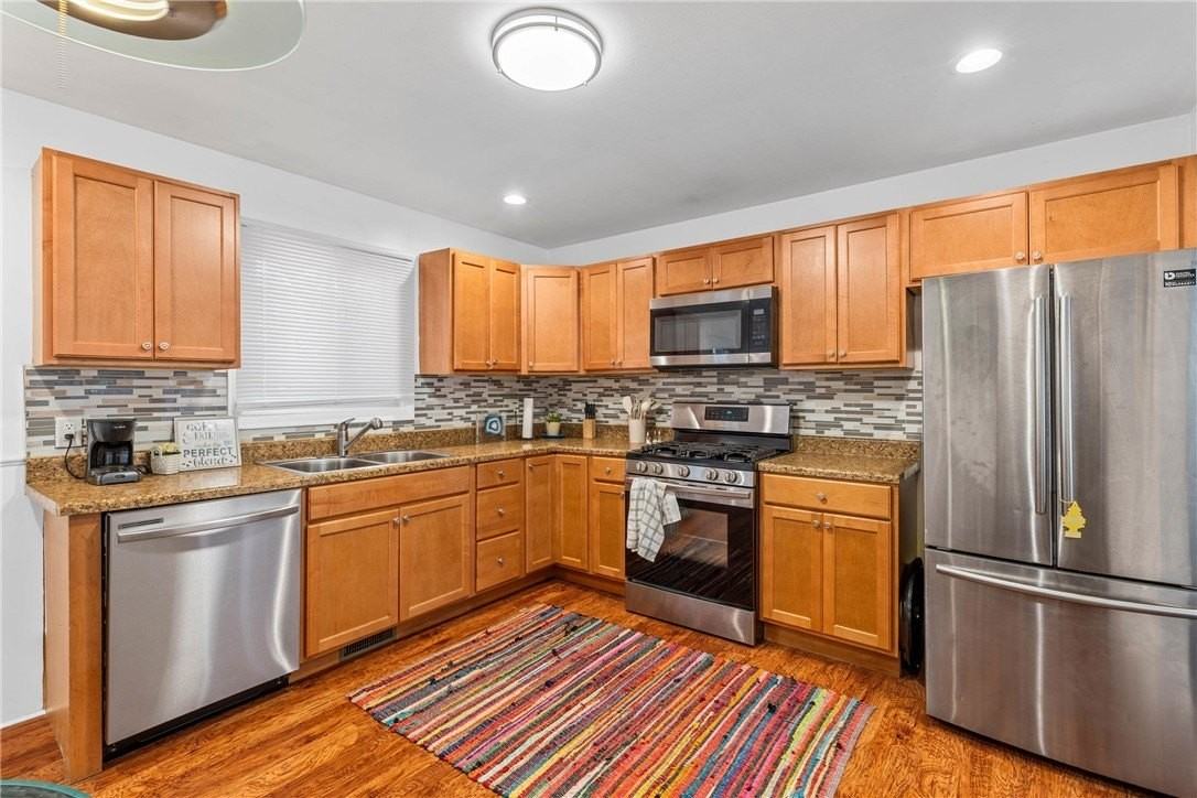 271 Crockett Dr - Photo 4 of 15