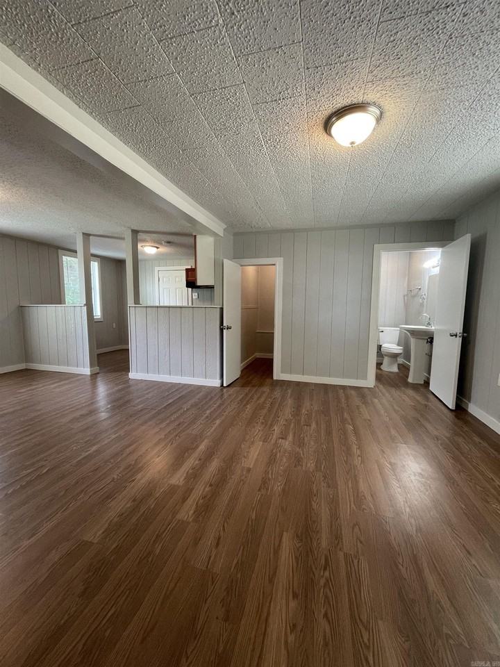 1317 W 16th St - Photo 2 of 8