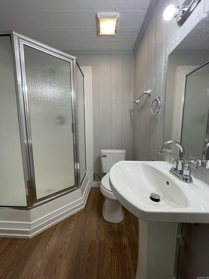 1317 W 16th St - Photo 5 of 8