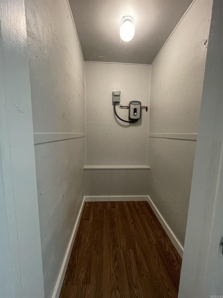 1317 W 16th St - Photo 7 of 8