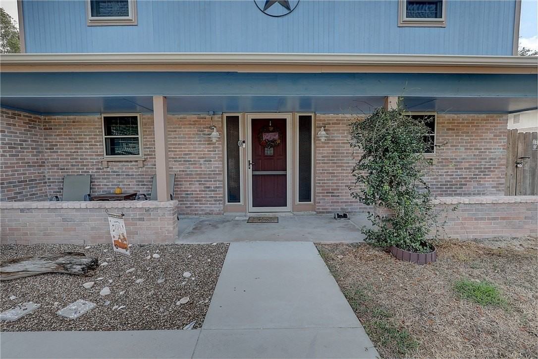 3141 Baybrook Dr - Photo 3 of 32