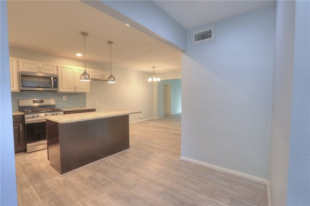 3141 Baybrook Dr - Photo 5 of 32