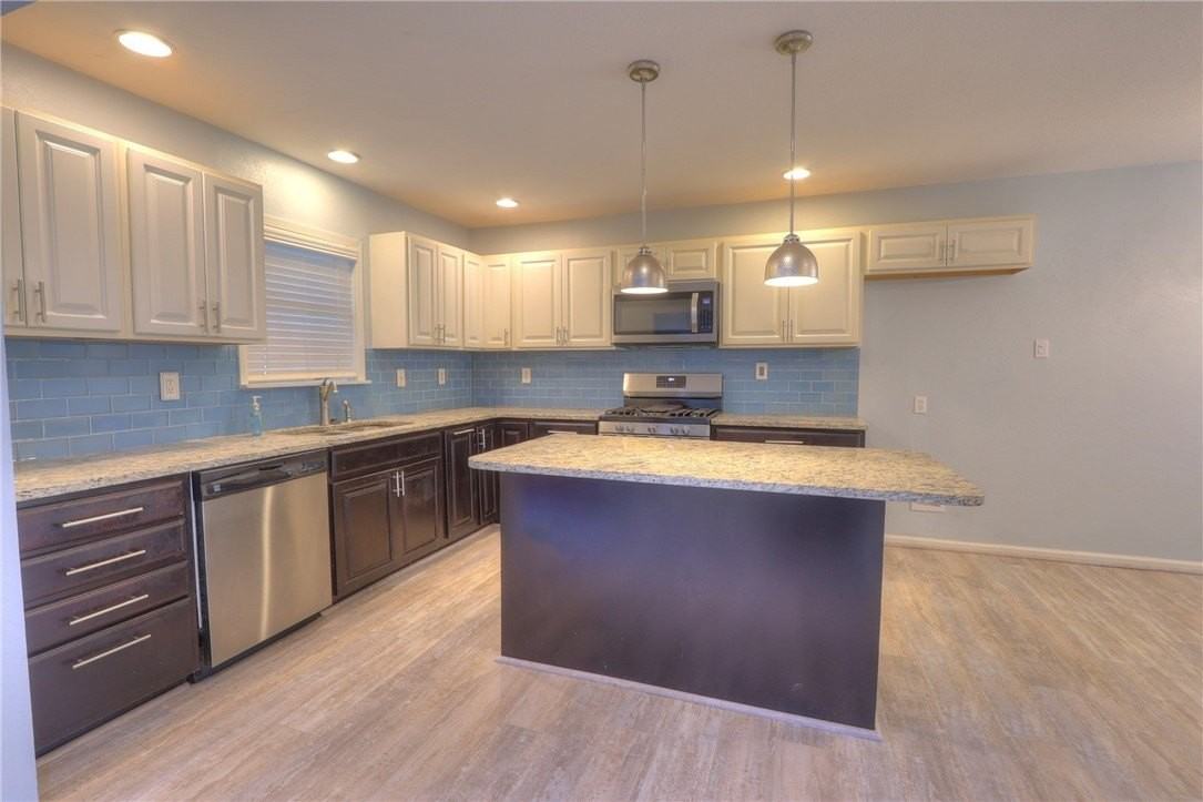 3141 Baybrook Dr - Photo 6 of 32