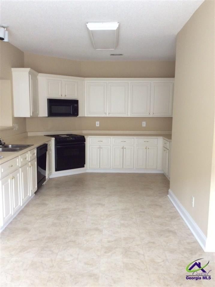 218 Carrington Ln - Photo 2 of 8