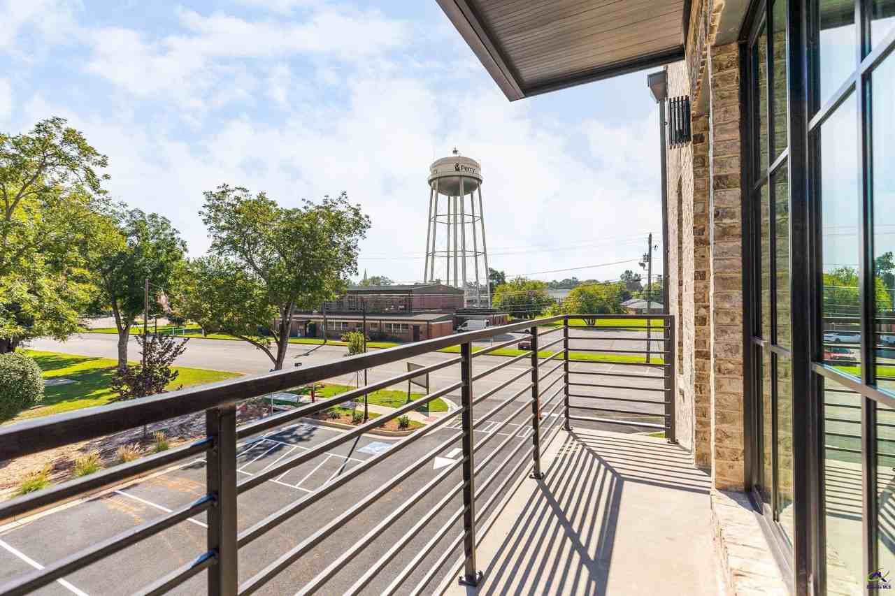 1009 Northside Dr - Photo 3 of 43