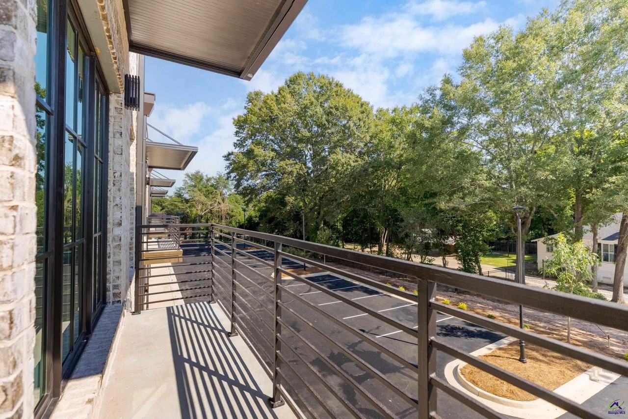 1009 Northside Dr - Photo 5 of 43