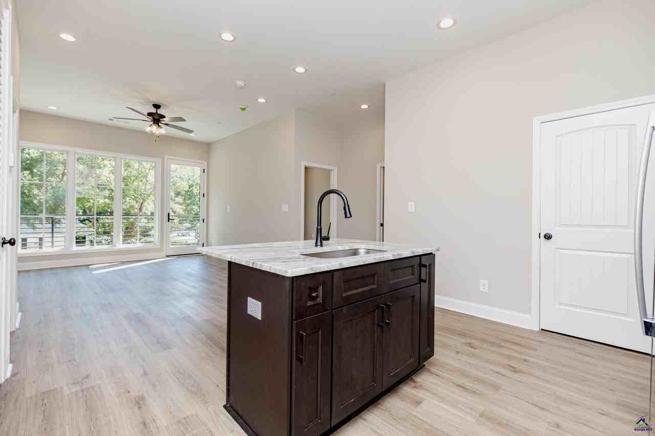 1009 Northside Dr - Photo 7 of 43