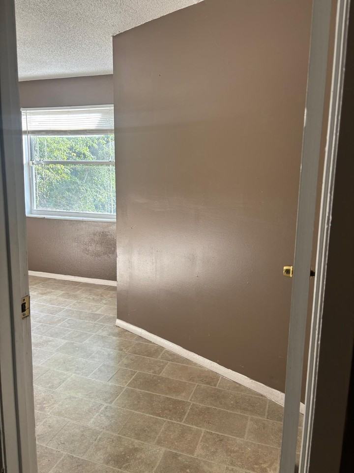 1115 Rushing St #1115 - Photo 4 of 22